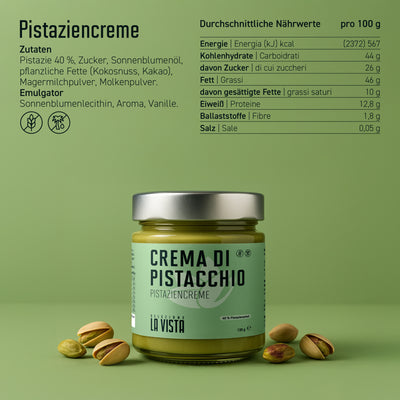 Pistaziencreme serviert zu Croissant und Frühstückstisch